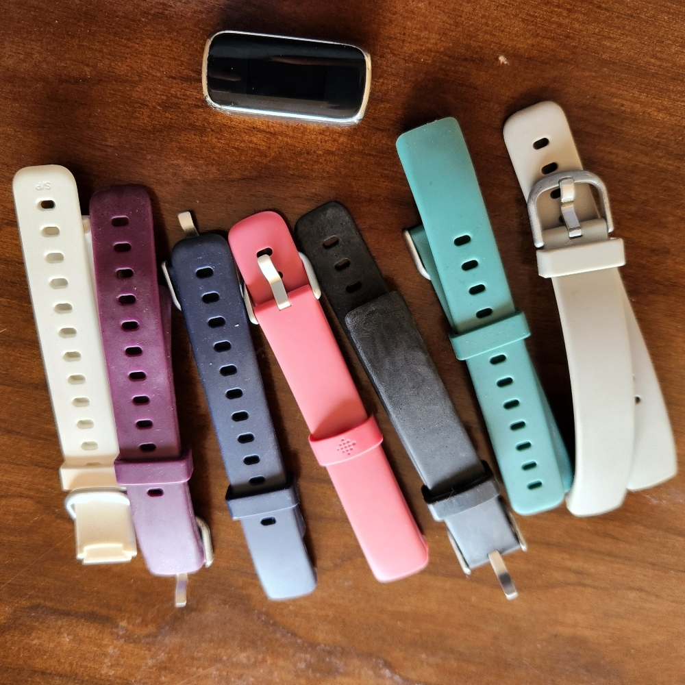 Fitbit Luxe (with 6 bands included)